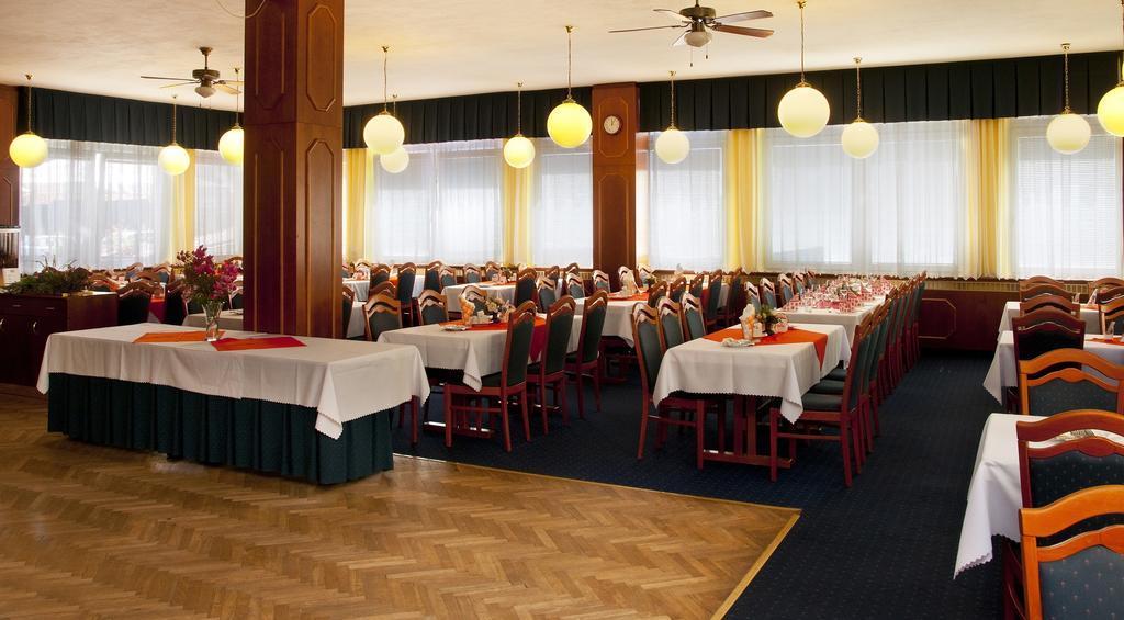 Hotel Slunce 하블리치쿠프브로트 외부 사진